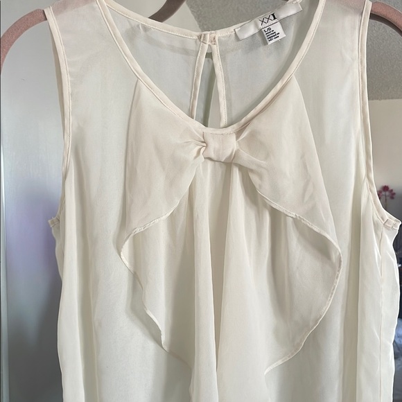 XXI forever 21 Cream Sleeveless Ruffled Blouse-Large - Picture 4 of 6
